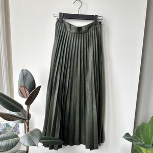 Elegant Green Pleated Skirt